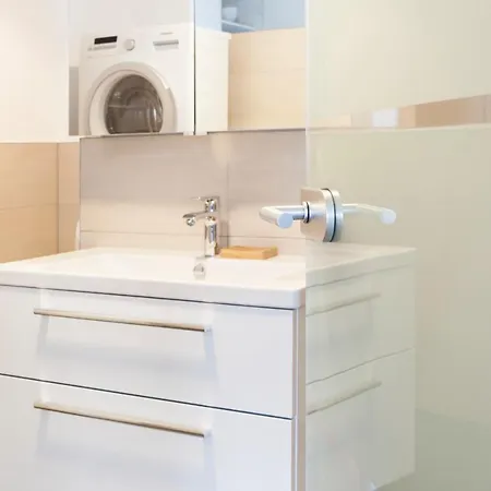 Isiliving Apartment